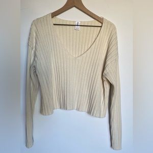Womens size large ribbed knit V-neck crop sweater